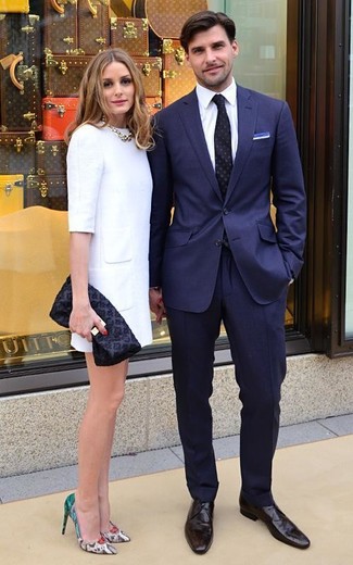 С чем носить черно-белый галстук в горошек мужчине