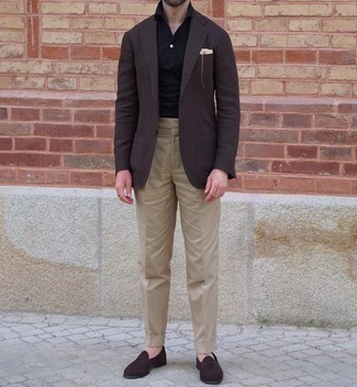 Какие лоферы носить с черно-белой футболкой-поло мужчине