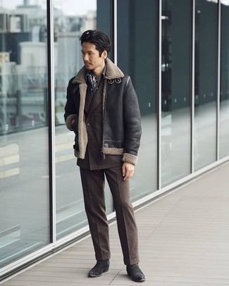 С чем носить черно-белую бандану с принтом мужчине