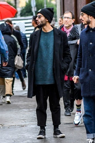 С чем носить черно-белую шапку с принтом мужчине