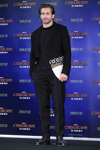 С чем носить черно-белый пиджак с принтом мужчине