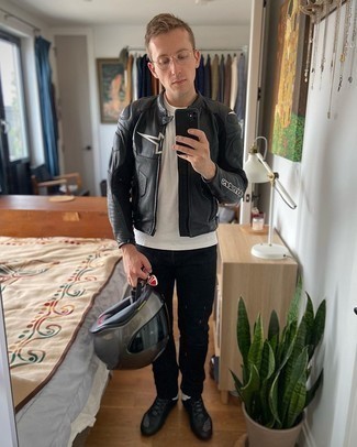 С чем носить черно-белый бомбер с принтом мужчине