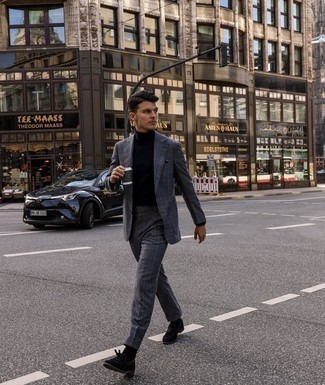 С чем носить черно-белый нагрудный платок с принтом