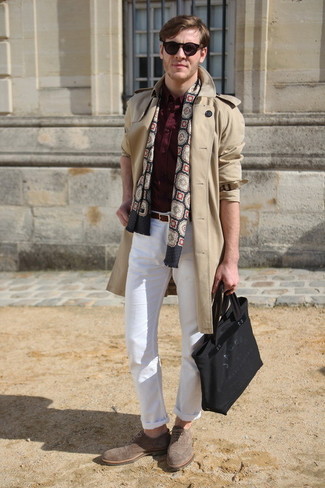 С чем носить черно-белый шарф с принтом мужчине