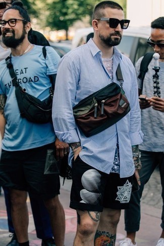 С чем носить черно-белые шорты с принтом мужчине