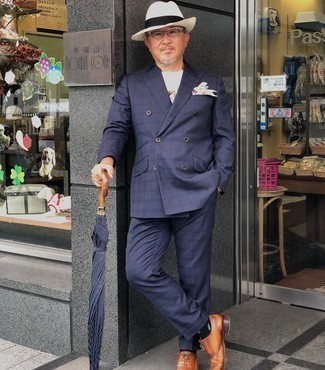 С чем носить черно-белые носки с принтом мужчине