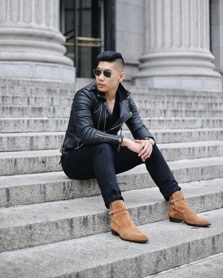 С чем носить черно-белые носки с принтом мужчине