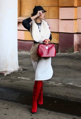 С чем носить черно-белый свитер с принтом женщине