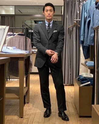 С чем носить черно-белый галстук с принтом мужчине