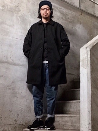 С чем носить черно-белый дождевик мужчине
