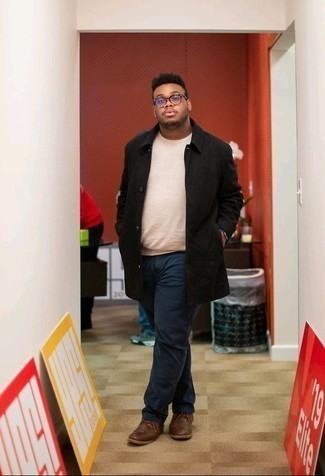 С чем носить черно-белый дождевик мужчине