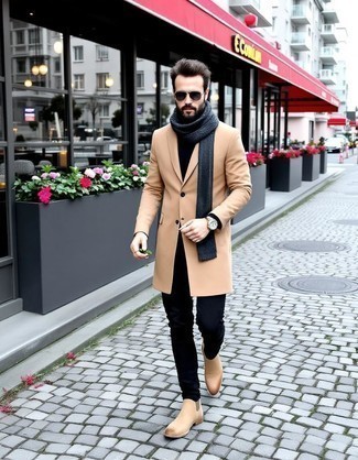 С чем носить черно-белые рваные джинсы мужчине