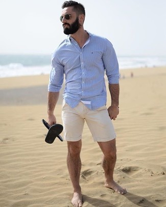 С чем носить черно-белые резиновые сандалии мужчине