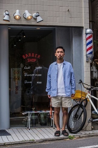 Какие шорты носить с черно-белыми сандалиями мужчине