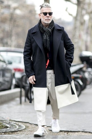 С чем носить черно-белый шарф мужчине