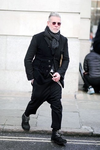 С чем носить черно-белый шарф мужчине