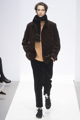 С чем носить черно-белый шарф мужчине