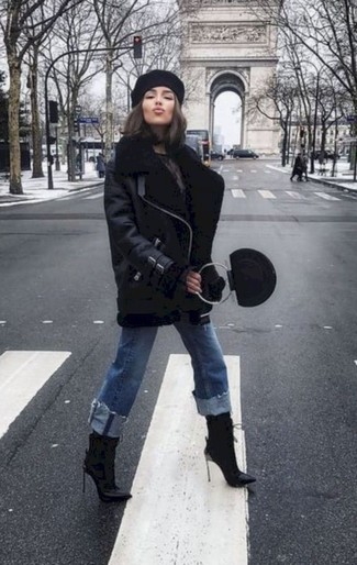 С чем носить черно-белую короткую дубленку женщине