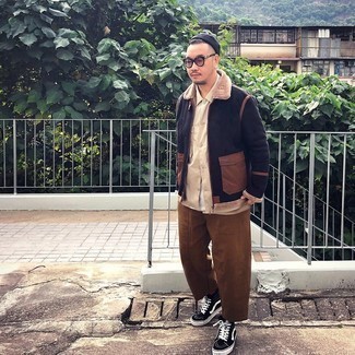 С чем носить черно-белую короткую дубленку мужчине