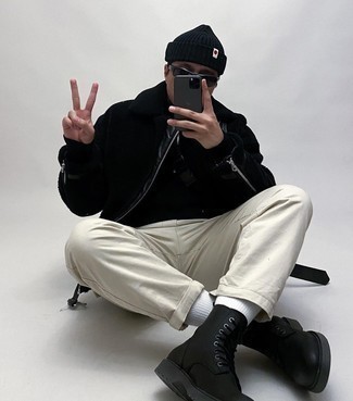 С чем носить черно-белую короткую дубленку мужчине