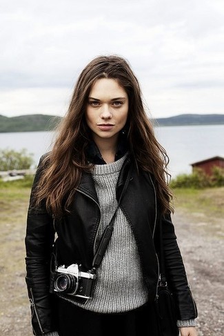 С чем носить черно-белую рубашку женщине