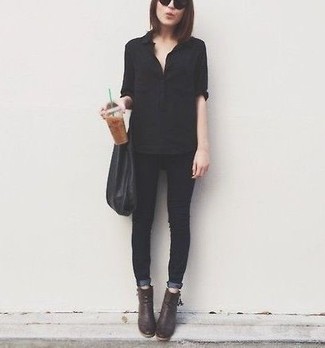 С чем носить черно-белую рубашку женщине