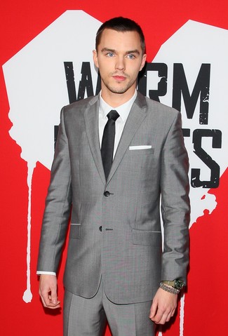 С чем носить черно-белый шелковый галстук мужчине