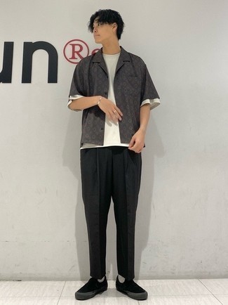 С чем носить черно-белые слипоны мужчине