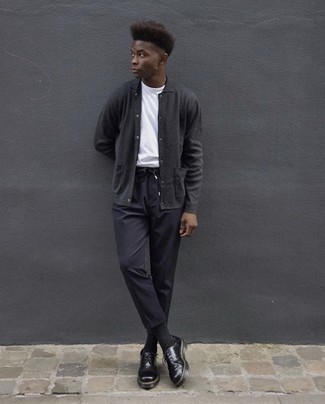 С чем носить черно-белые носки мужчине