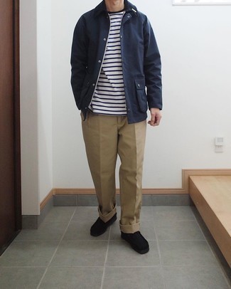 С чем носить черно-белые замшевые ботинки дезерты