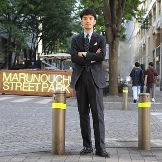 С чем носить черно-белый костюм