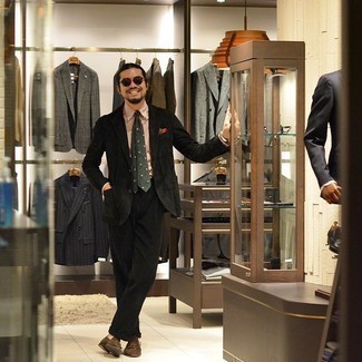 Какие лоферы носить с черно-белым костюмом