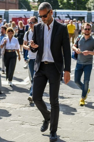 Какие низкие кеды носить с черно-белым костюмом