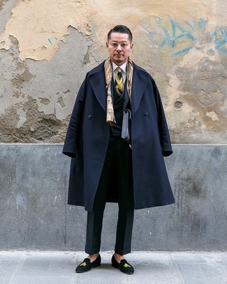 Какие длинные пальто носить с черно-белым костюмом