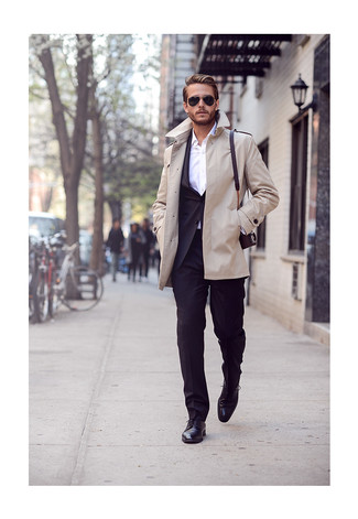 Какие плащи носить с черно-белым костюмом