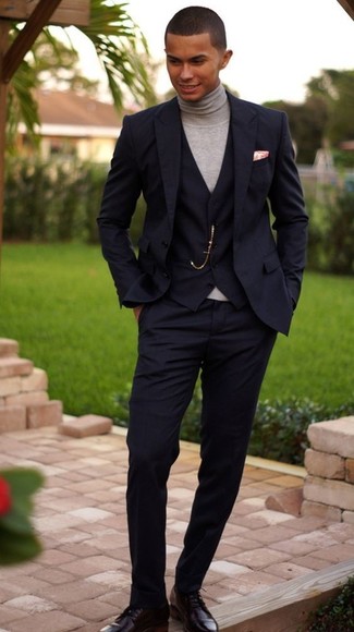 Какие водолазки носить с черно-белым костюмом