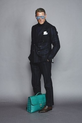 Какие водолазки носить с черно-белым костюмом