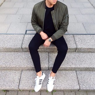 Какие бомберы носить с черно-белыми спортивными штанами мужчине