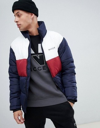 Какие свитшоты носить с черно-белыми спортивными штанами мужчине