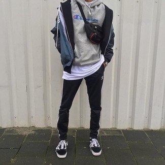 Какие ветровки носить с черно-белыми спортивными штанами мужчине