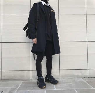 Какие длинные пальто носить с черно-белым свитшотем