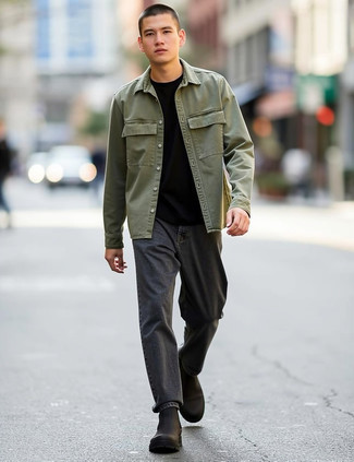 С чем носить черно-белую футболку мужчине