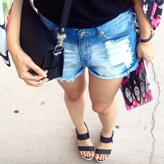 Какие шорты носить с черно-белой майкой женщине