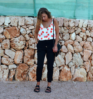 С чем носить черно-белые брюки-галифе женщине