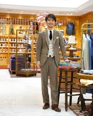 С чем носить черно-белый галстук мужчине