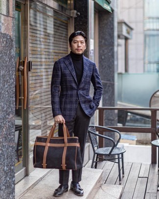 С чем носить черно-белую большую сумку мужчине