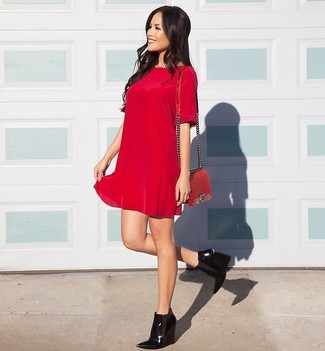 С чем носить черно-белые ботильоны на танкетке