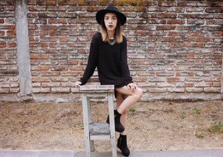 С чем носить черно-белые ботильоны на танкетке