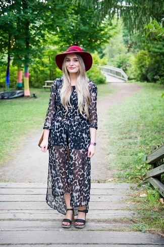 С чем носить черно-белые босоножек на танкетке