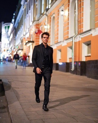 С чем носить черно-белый плетеный ремень мужчине